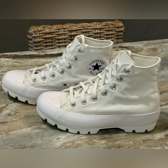 Women’s CONVERSE Chuck Taylor All Star high top lug white sneakers- Size 7.5 - Picture 4 of 12
